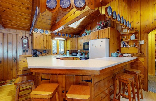 Eagle River Casa | Lakefront log cabin on Stone Lake w/2 docks, fire place, paddle boat, & WIFI