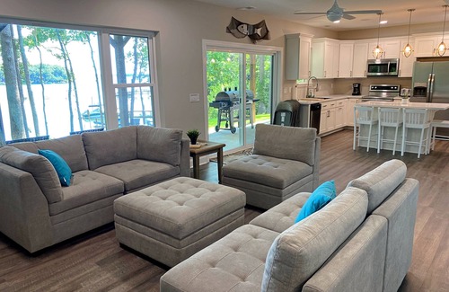 Gilbert Apartamento | Lakefront Luxury Apartment on Lake Murray ~ Next to Marina