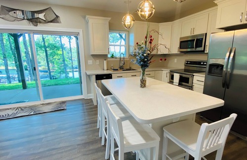 Gilbert Apartamento | Lakefront Luxury Apartment on Lake Murray ~ Next to Marina