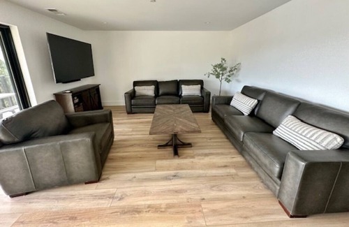 Oak Shores Casa | Lakefront Luxury at Buckim's Cove
