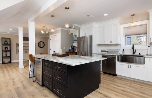 Saratoga Springs Casa | Lakefront Luxury at Stony Pointe. Private lake access.
