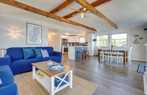 Howard Casa | LAKEFRONT LUXURY HAVEN: LAKE HOME ON APPLE VALLEY LAKE IN OHIO w/ PRIVATE DOCK