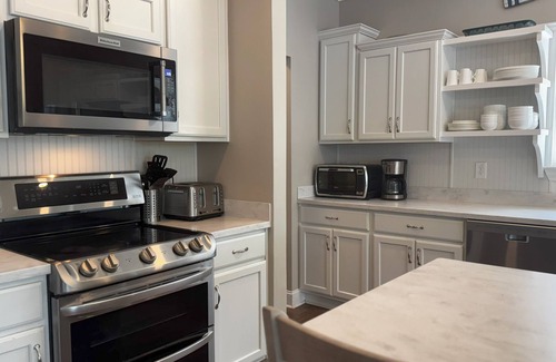 Gilbert Casa | Lakefront Luxury Apartment on Lake Murray ~Next to Marina & 10 min to Lexington