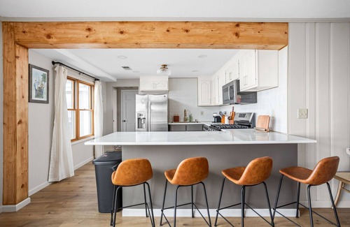 Rochester Casa | Lakefront Luxury on Lake Manitou - Modern Comforts & Stunning Views