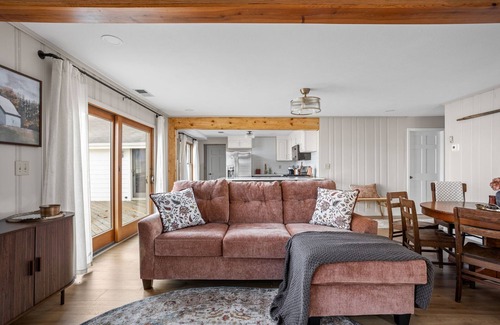 Rochester Casa | Lakefront Luxury on Lake Manitou - Modern Comforts & Stunning Views