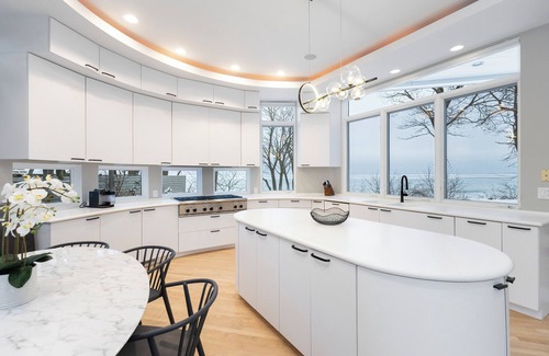 Union Pier Casa | Lakefront Luxury, Private Beach & Pool, Tennis