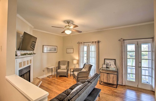 Madisonville Casa | Lakefront Madisonville Townhome w/ Views!