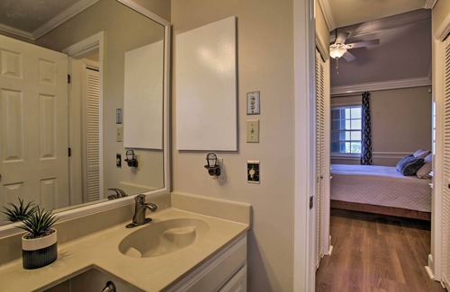 Madisonville Casa | Lakefront Madisonville Townhome w/ Views!