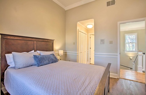 Madisonville Casa | Lakefront Madisonville Townhome w/ Views!
