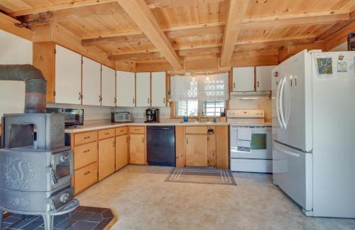 Oakland Casa | Lakefront Maine House about 4 Mi to Colby College