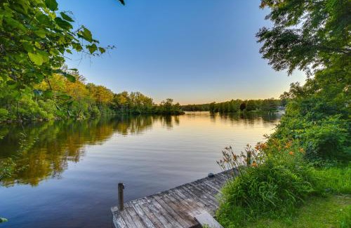 Oakland Casa | Lakefront Maine House about 4 Mi to Colby College
