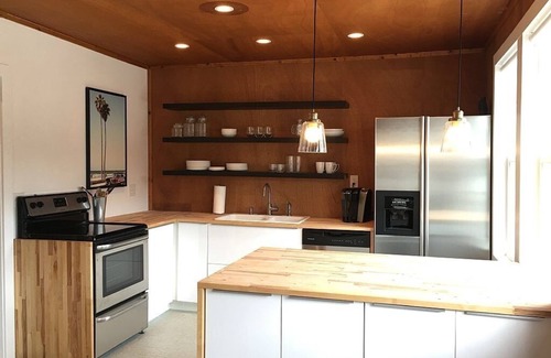 Grapeview Cabina | Lakefront Mason Lake home- glamping in a cabin!