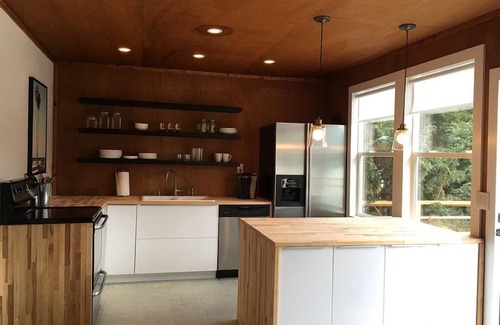 Grapeview Cabina | Lakefront Mason Lake home- glamping in a cabin!
