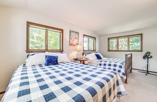 Cadillac Cabaña | Lakefront Michigan Cottage w/Grill, Dock & Kayaks