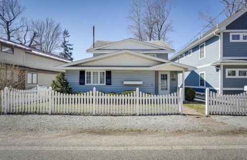 Sturgis Casa | Lakefront Michigan Cottage - Deck, Grill and Kayaks!