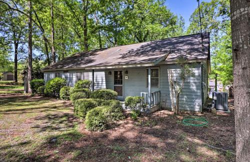Milledgeville Casa | Lakefront Milledgeville Cabin Private Dock, Porch