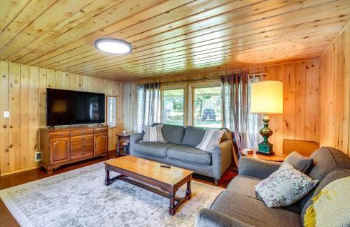 Emily Casa | Lakefront Minnesota Escape with Fire Pit and Boat Dock