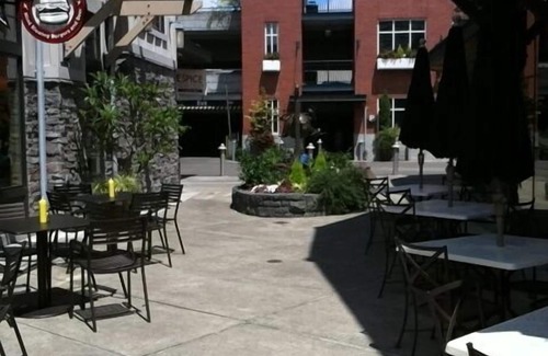 Lakewood Condominio | Frente al lago moderno con una hermosa vista!