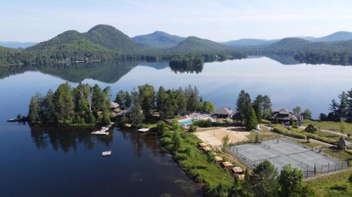 Lac Superieur Village Casa | Lakefront Mountain View Remote Work - 1 Bd Suite