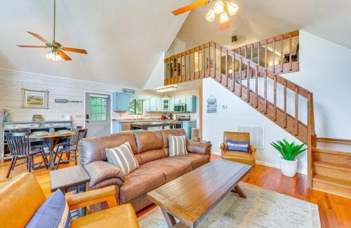 Unaka Casa | Lakefront Murphy Getaway with Deck, Dock and Kayaks!