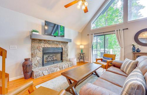 Unaka Casa | Lakefront Murphy Getaway with Deck, Dock and Kayaks!