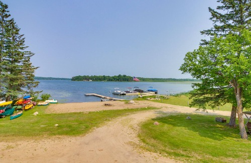 Nevis Cabina | Lakefront Nevis Home w/ Beach Access + Boat Slip!