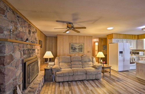 New Auburn Apartamento | Lakefront New Auburn Apt w/ Sauna & Sun Porch