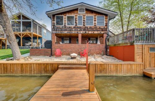 New London Casa | Lakefront New London Home Dock, Fire Pit and Views!
