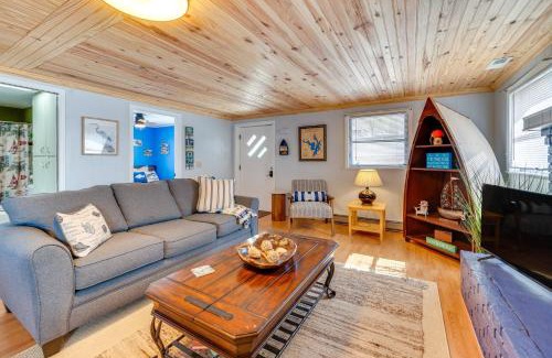 New London Casa | Lakefront New London Home Dock, Fire Pit and Views!