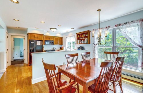 New London Casa | Lakefront New London Retreat w/ Dock & Hot Tub!