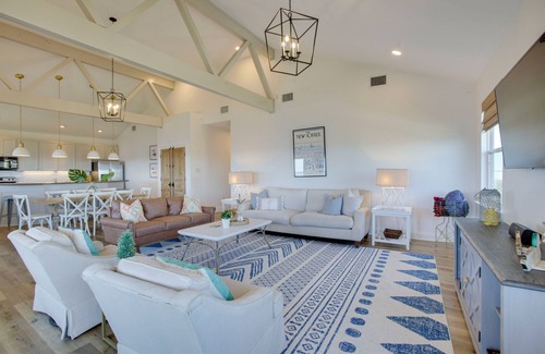 Lake Catherine Casa | Lakefront NOLA Home w/ Hot Tub & Views!