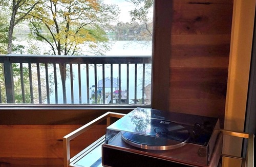 Cadiz Casa | Lakefront Oasis 7 BR/Dock/Hot Tub/Fire Pit/Game Rm