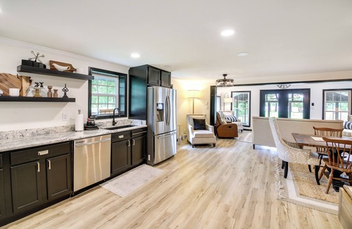 Jones Mills Casa | Lakefront Oasis w/ Patio in Hot Springs, Arkansas!