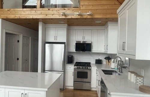 Eagle Bay Casa | Lakefront on Shuswap- perfect for families