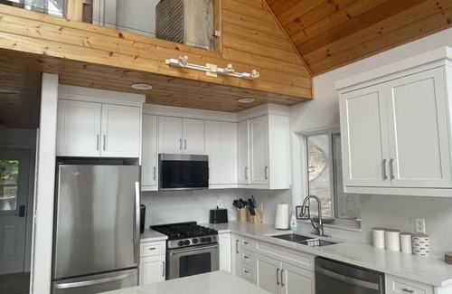 Eagle Bay Casa | Lakefront on Shuswap- perfect for families