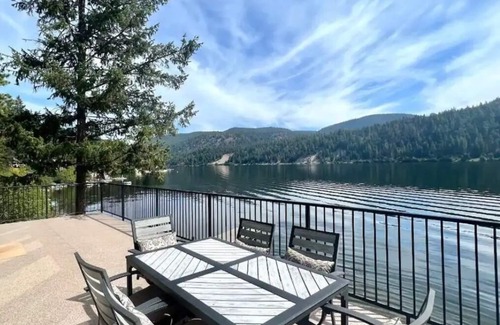Okanagan-Similkameen Cabaña | Lakefront Otter Lake Cottage