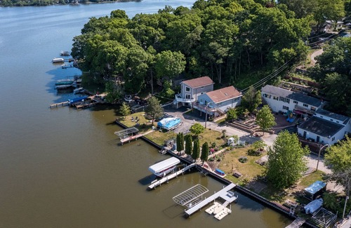 Fox Lake Casa | Lakefront Paradise