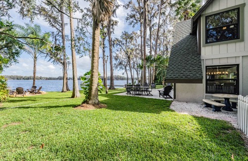 Land O' Lakes Casa | Lakefront Paradise Seasonal Getaway