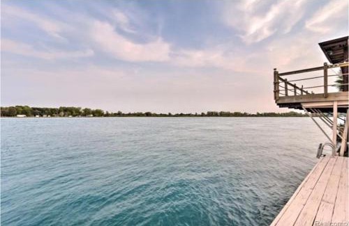 Algonac Casa | Lakefront Paradise with 7 beds - Fishing - Swimming