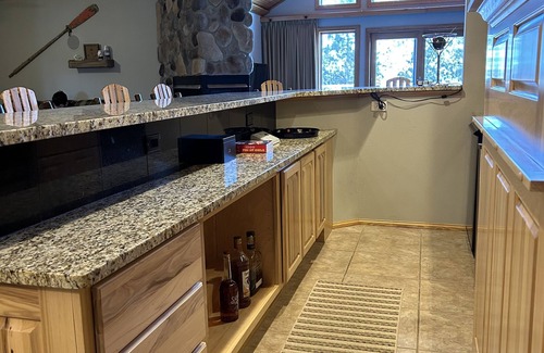 Lake Shore Estates Condominio | Lakefront Penthouse Retreat: Stunning Views, Bar, Golf & Fun on Castle Rock Lake