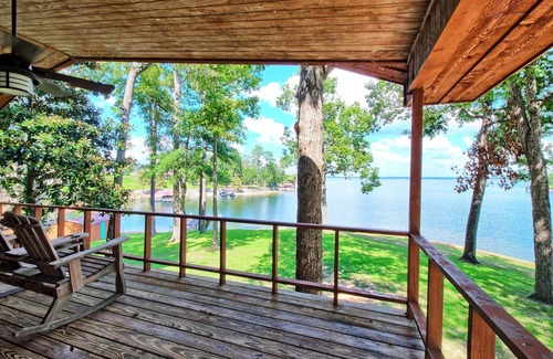 South Toledo Bend Cabina | Lakefront, pet friendly, cabin with spectacular views on South Toledo Bend.