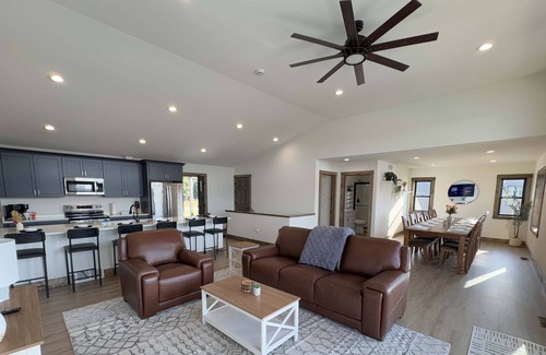 New Lisbon Casa | Lakefront, Pickleball, Firepit, Kayaks, Sleeps 20