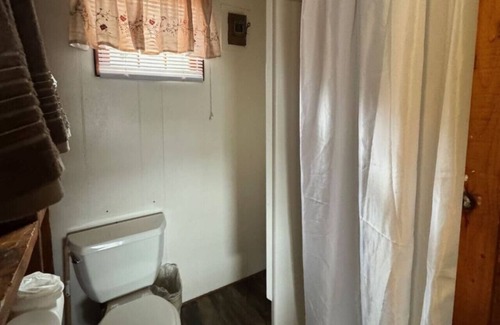 Northwood Cabaña | Lakefront Pink Cottage