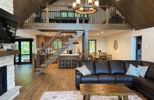Rowland Casa | Lakefront Pocono Retreat w/ Hot Tub & Game Loft in Masthope