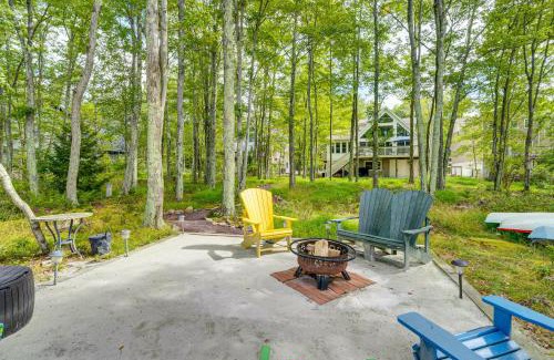 Pocono Lake Casa | Lakefront Poconos Family Home with Pool Access