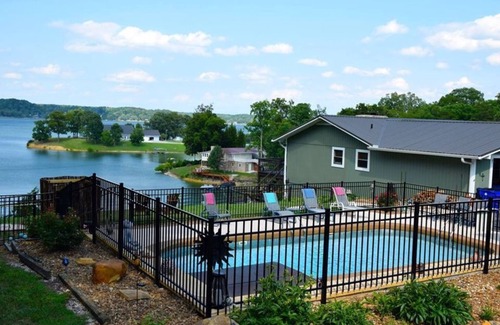 Dandridge Cabina | Lakefront Private Pool Dock