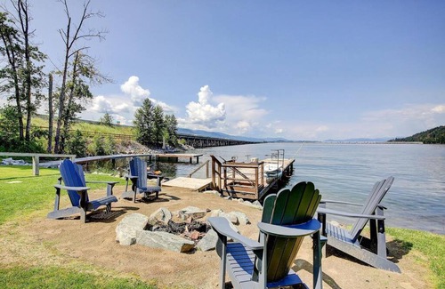 Sandpoint Casa | Lakefront property w/boat lift