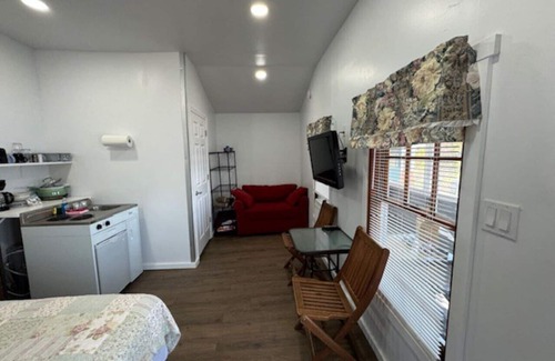 Northwood Cabaña | Lakefront Purple Cottage
