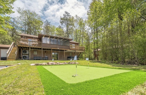 White Haven Casa | Lakefront | Putting Green, Bocce ball, Game Room!