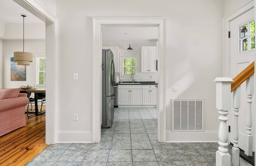 Six Mile Casa | Comfortable Lake Keowee Retreat for Families, Dogs and Football Fans
